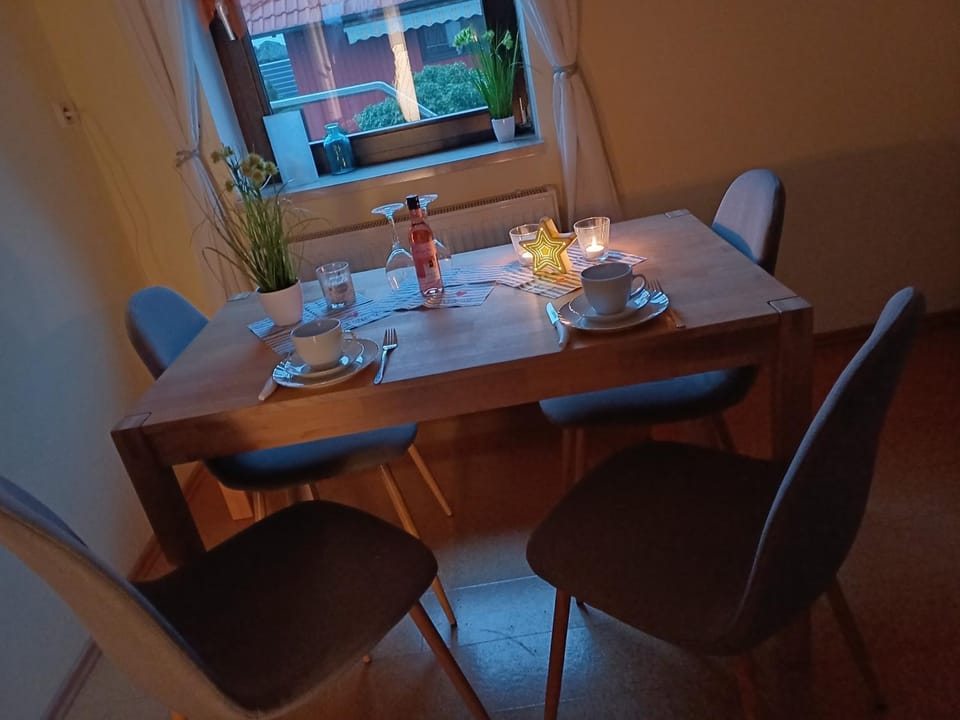 Seating area, Dining area, kitchen