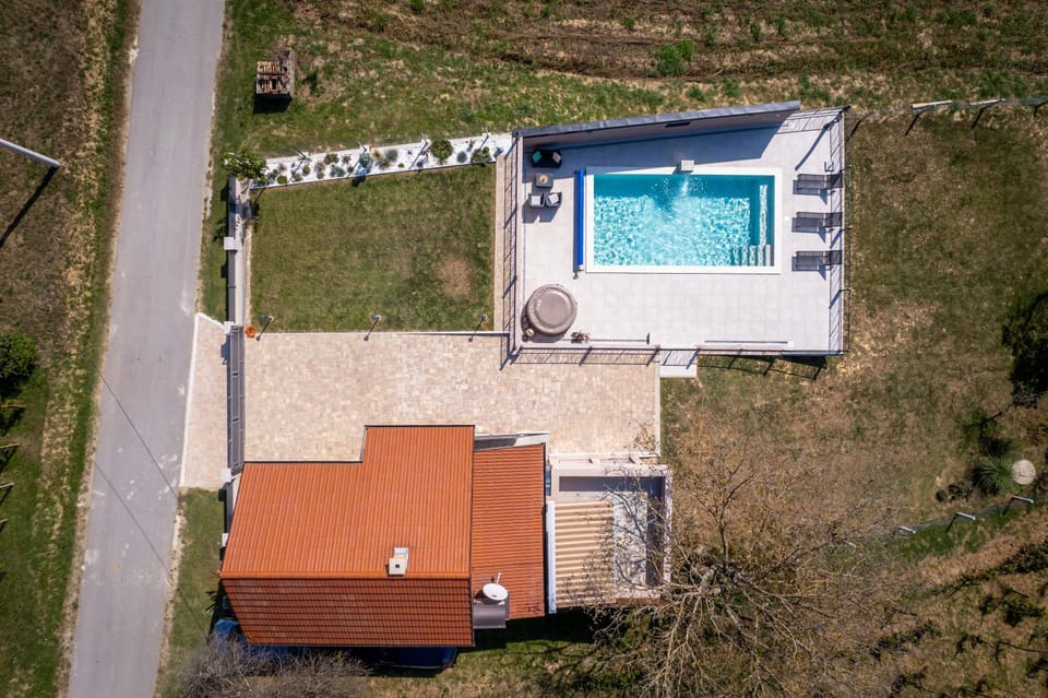 Property building, Day, Bird's eye view, Pool view
