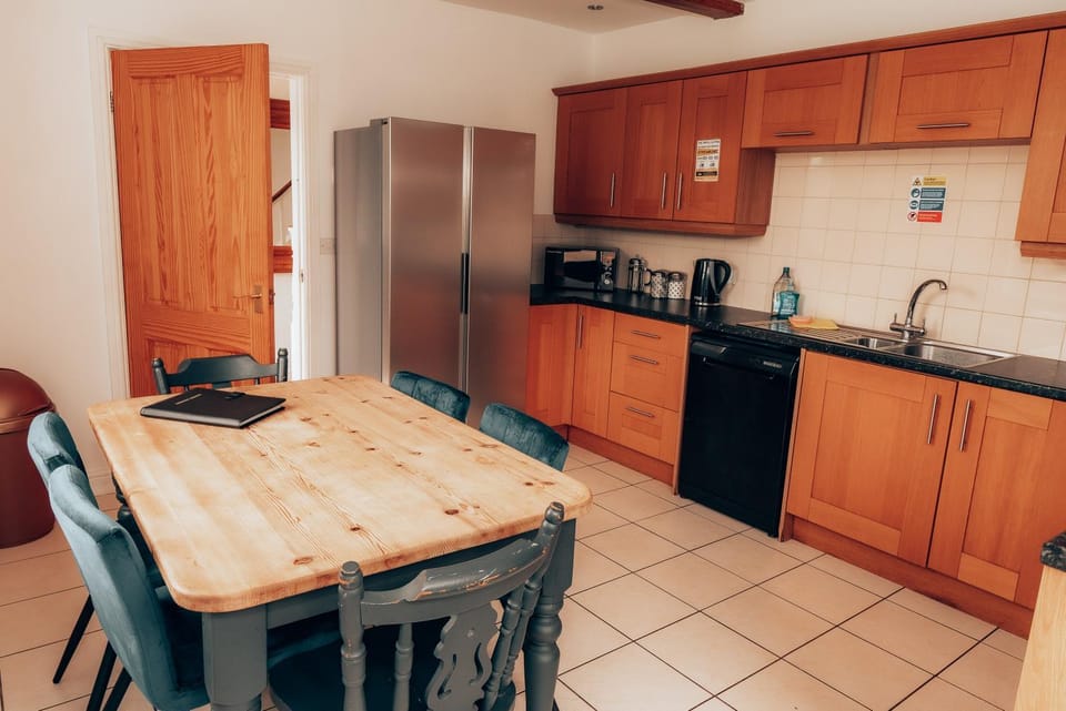 Dining area, kitchen