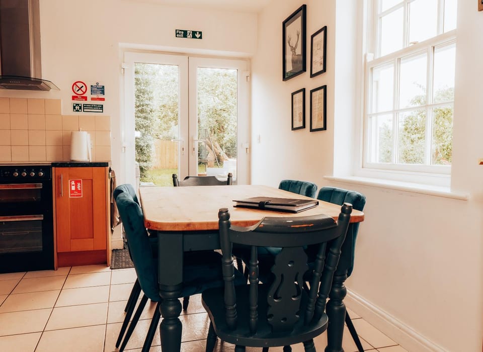 Dining area, kitchen
