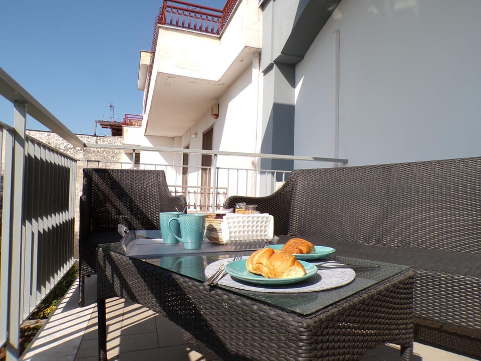 Balcony/Terrace, Food, Breakfast