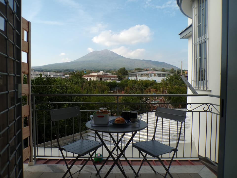 Day, Natural landscape, View (from property/room), Balcony/Terrace, Mountain view
