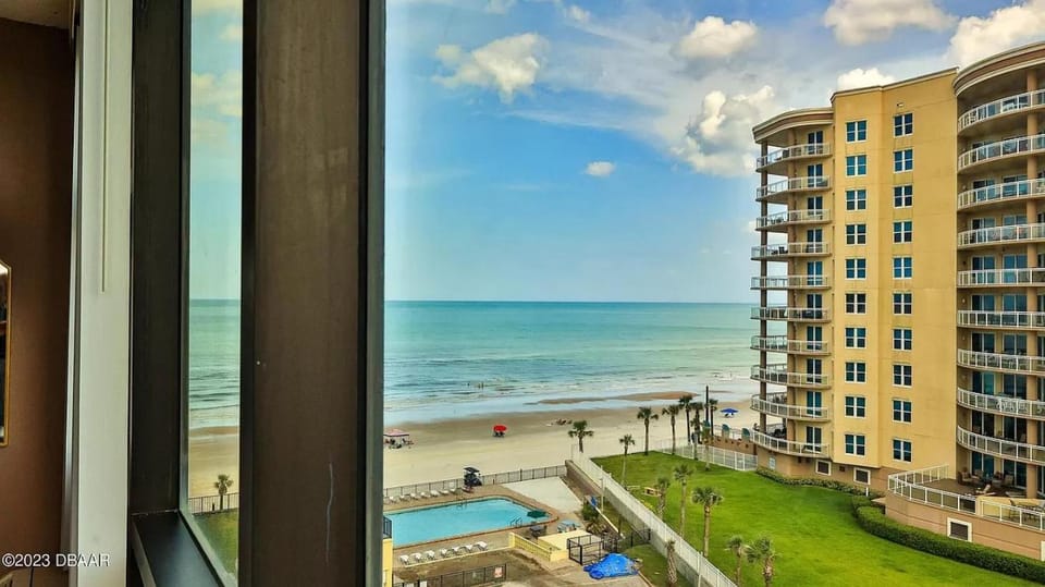Beautiful Daytona Beach Oceanfront Condo Apartment hotel in Daytona Beach Shores