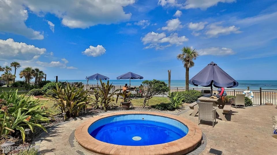 Beautiful Daytona Beach Oceanfront Condo Apartment hotel in Daytona Beach Shores