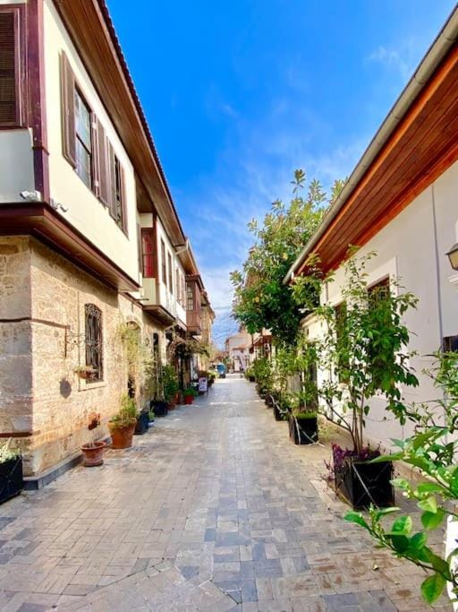 Property building, Day, Neighbourhood, Street view