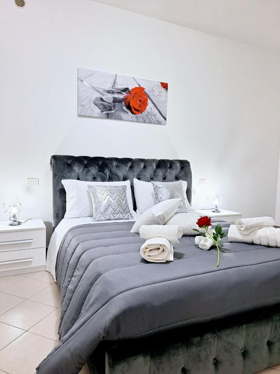 Bed, towels