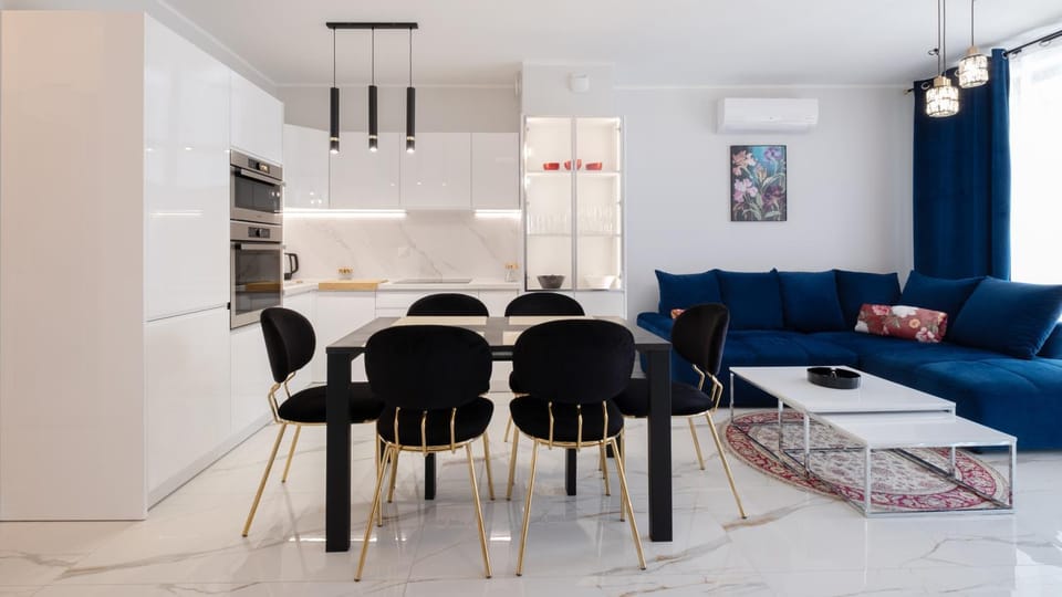 Kitchen or kitchenette, Seating area