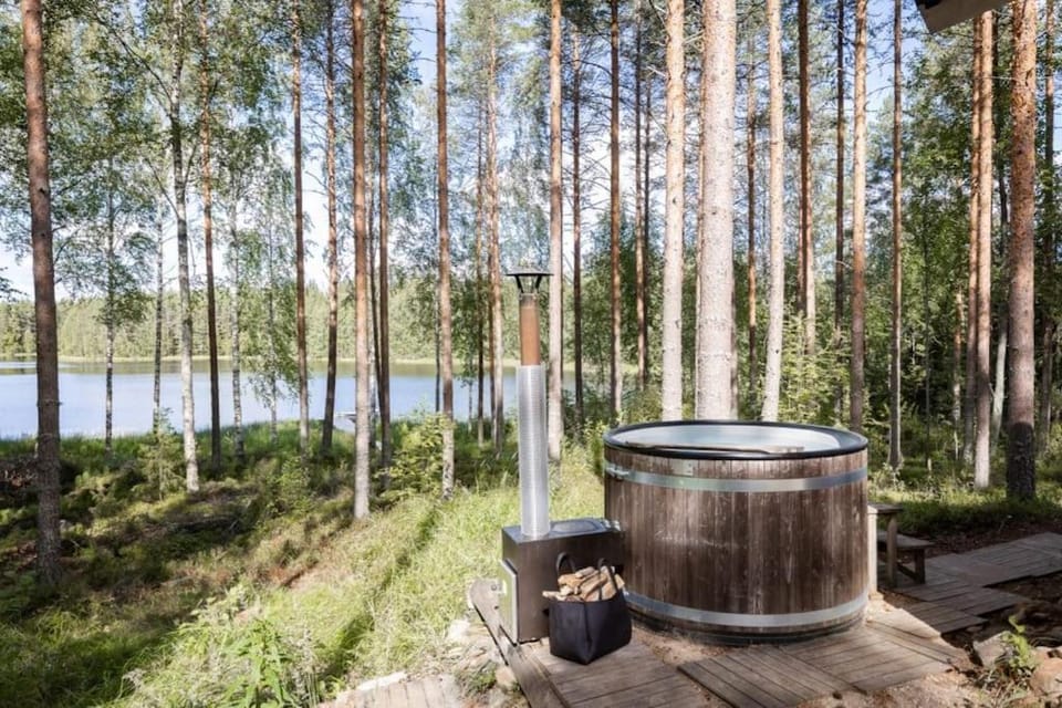 Traditional cottage with hot tub Chalet in Finland