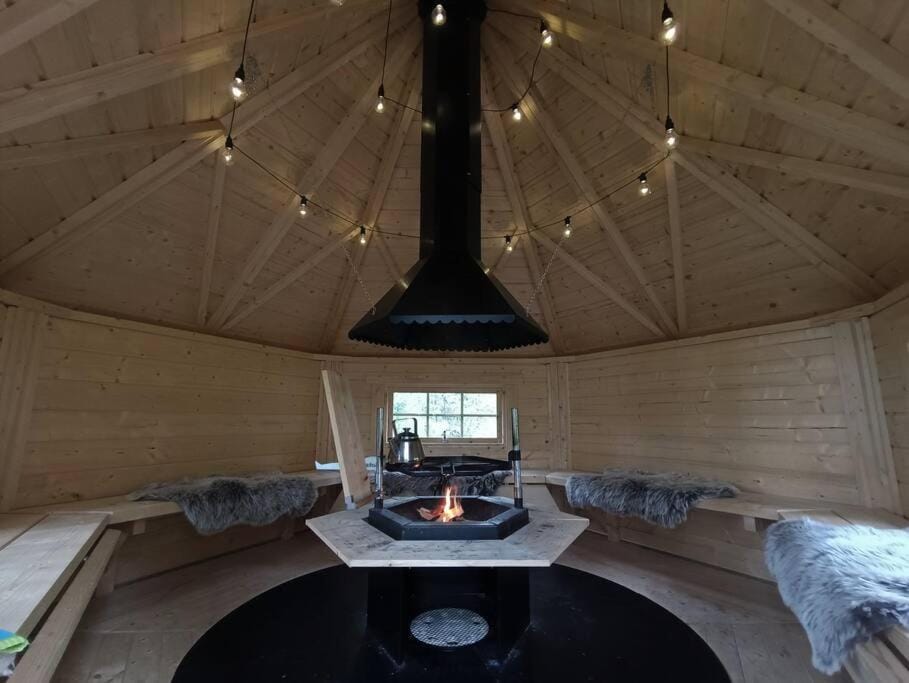 Traditional cottage with hot tub Chalet in Finland