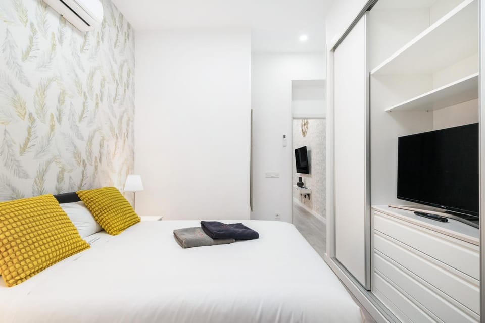 TV and multimedia, Bedroom, towels, wardrobe