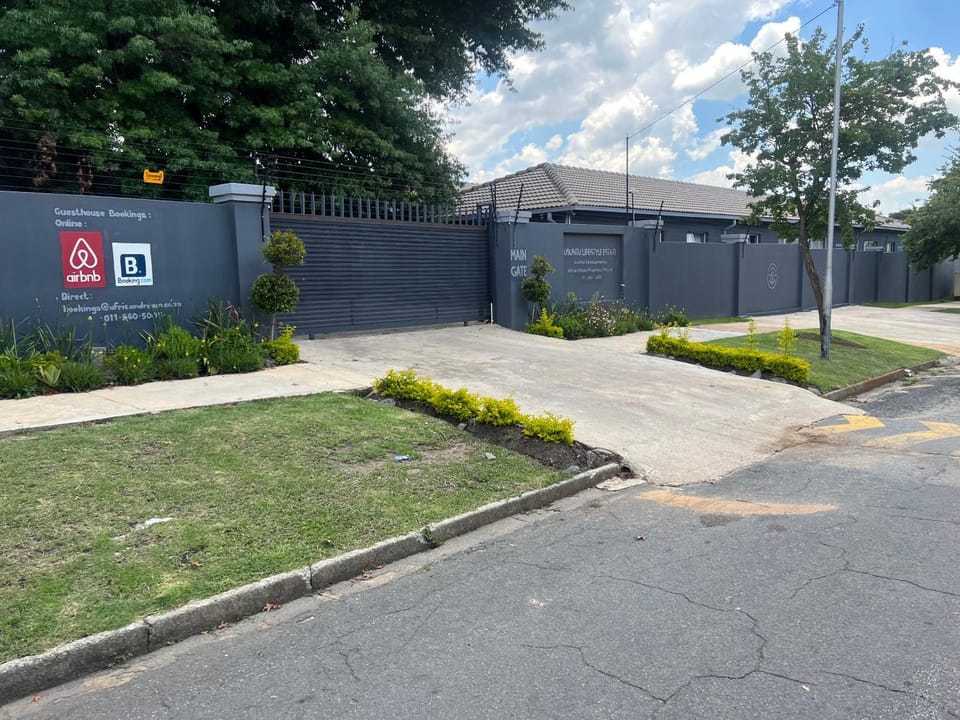 Ubuntu Lifestyle Estate - Phalaphala DeLux Bed and Breakfast in Gauteng