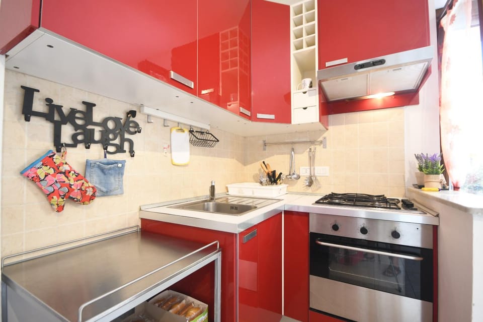 Kitchen or kitchenette, oven, stove