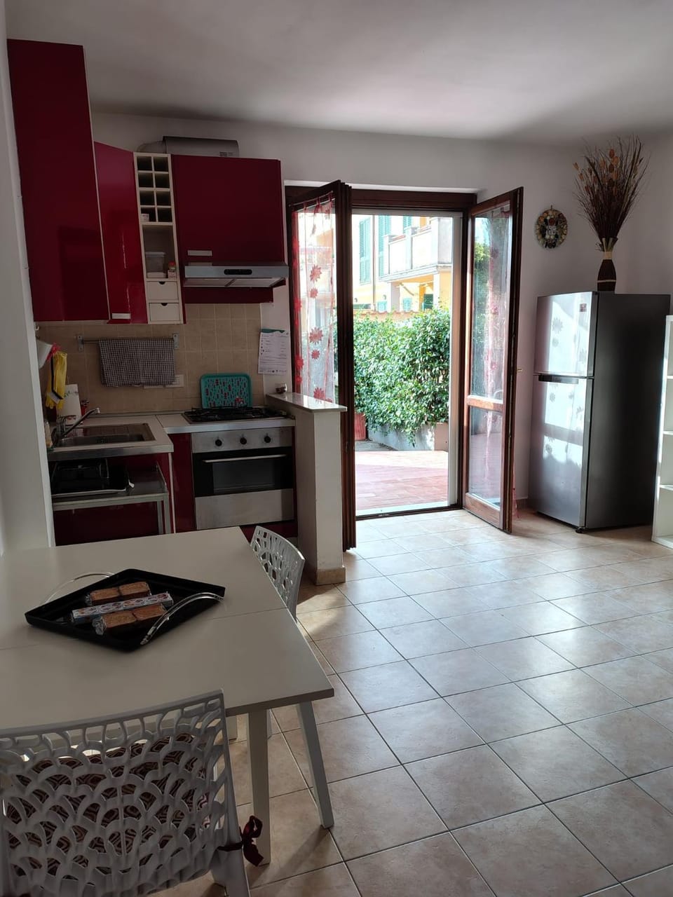 Kitchen or kitchenette, Dining area, oven, stove