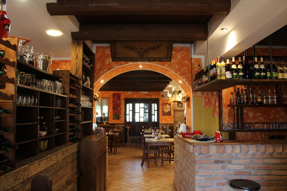Restaurant/places to eat, Food and drinks