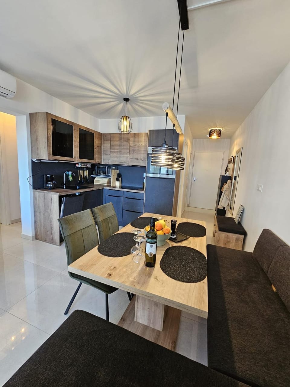Kitchen or kitchenette, Dining area, minibar, pet friendly