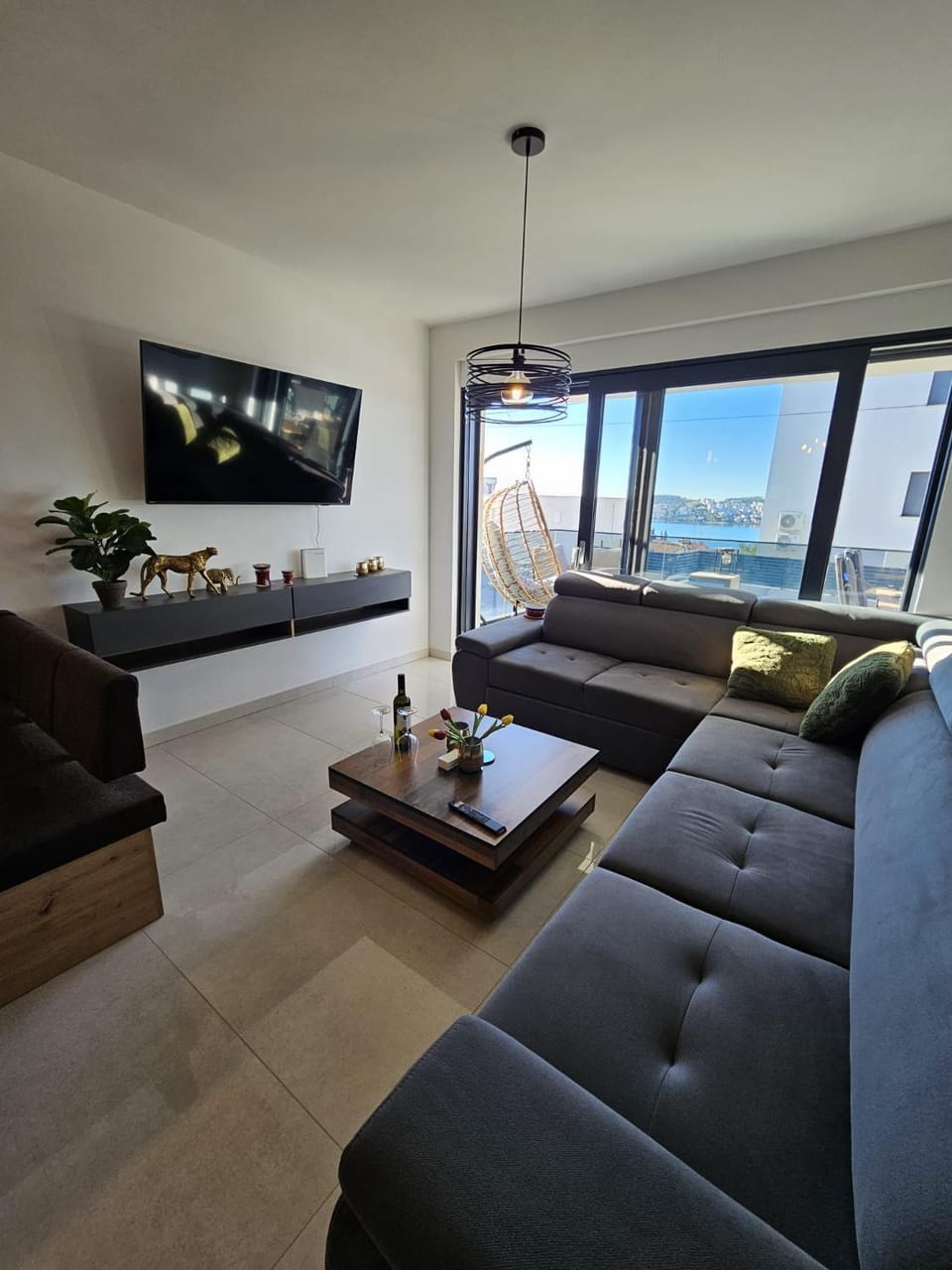 Communal lounge/ TV room, TV and multimedia, Living room, Seating area