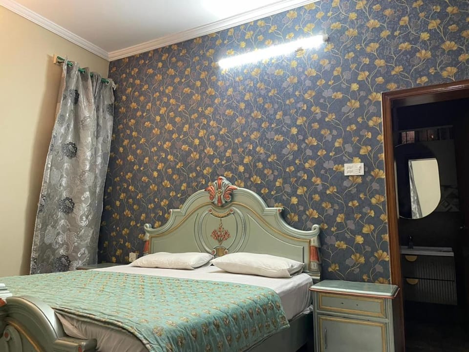 Spacious 3 Bedroom Stay DHA Lahore Villa in Lahore