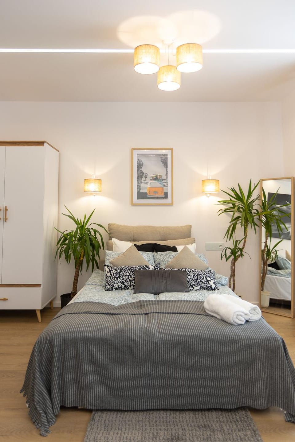 Bed, Photo of the whole room, towels