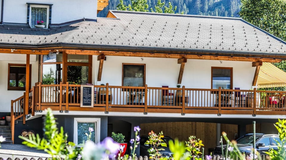 Property building, Facade/entrance, Bird's eye view, Balcony/Terrace