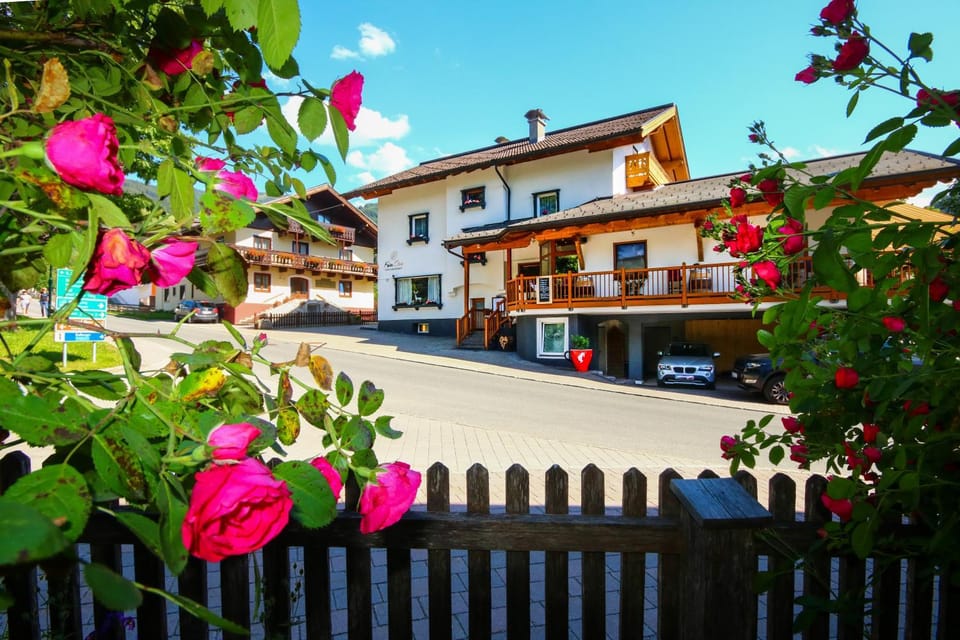 Facade/entrance, Bird's eye view