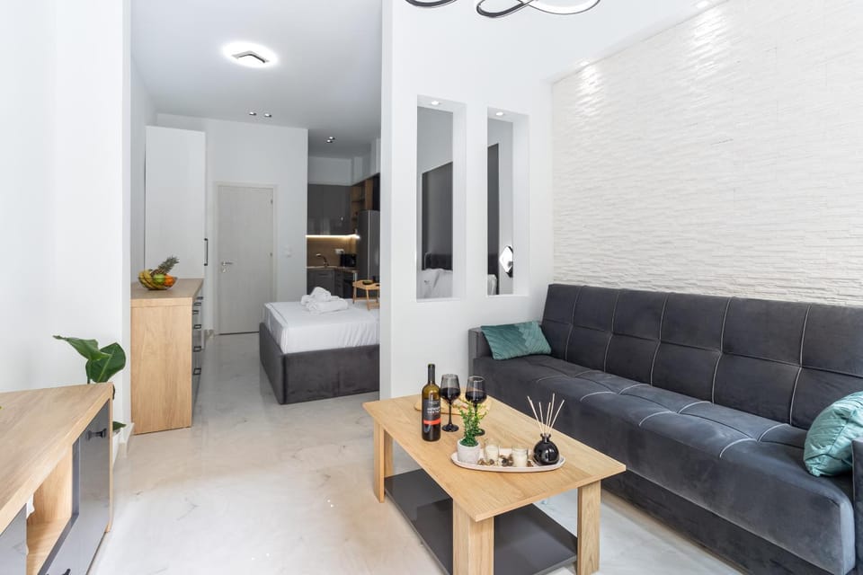 Bed, Kitchen or kitchenette, Living room, Food and drinks, Photo of the whole room, Seating area, Bedroom, Drinks, Alcoholic drinks