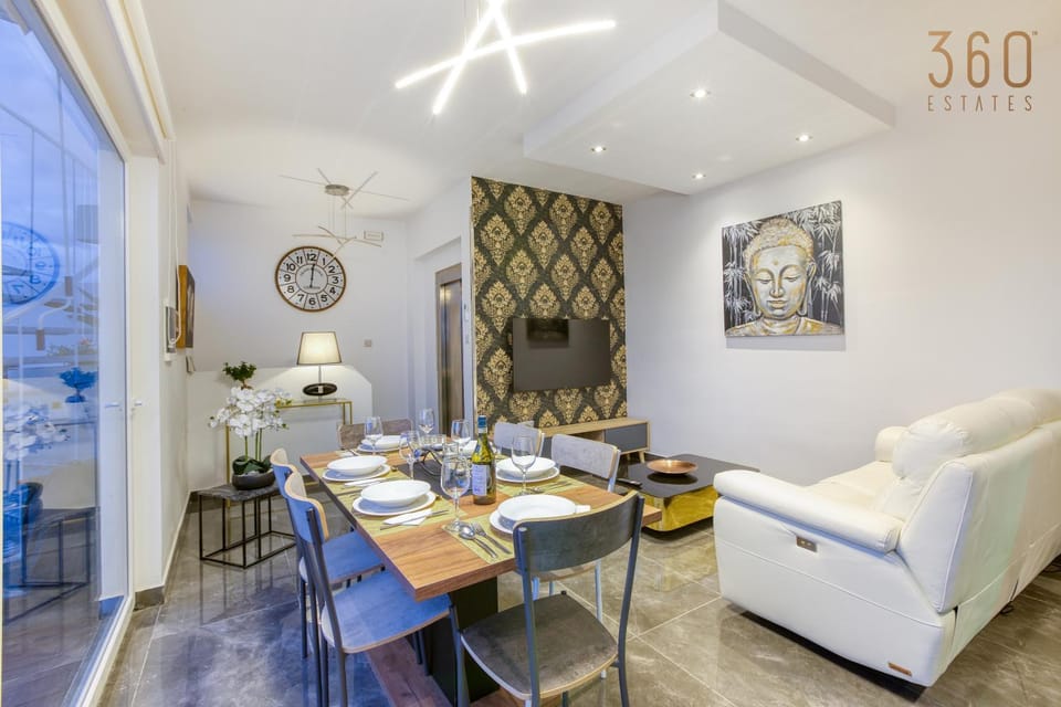 Living room, Seating area, Dining area