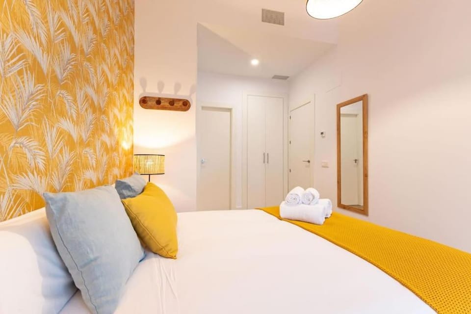 Angeles Deluxe Suite by Valcambre Apartment in Seville