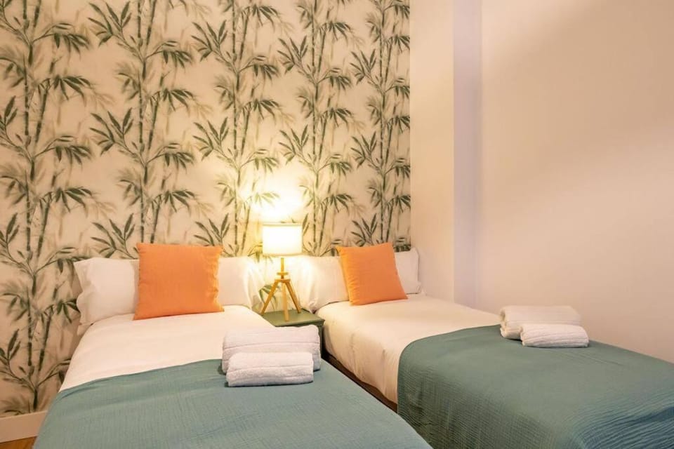 Angeles Deluxe Suite by Valcambre Apartment in Seville