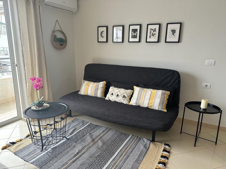 Living room, Seating area, air conditioner