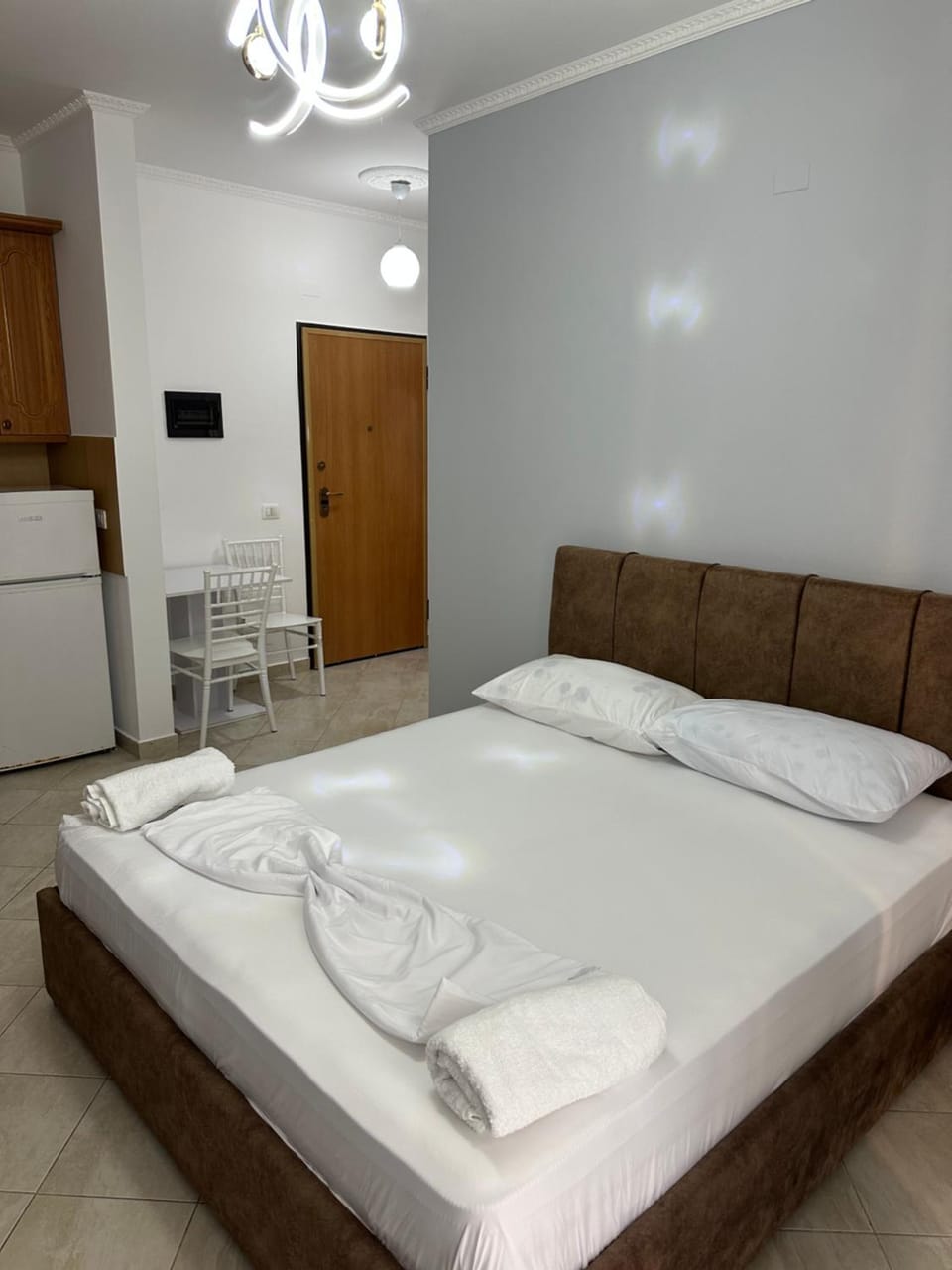 Beachfront Studio 3 by Vlora Office Apartment in Vlorë