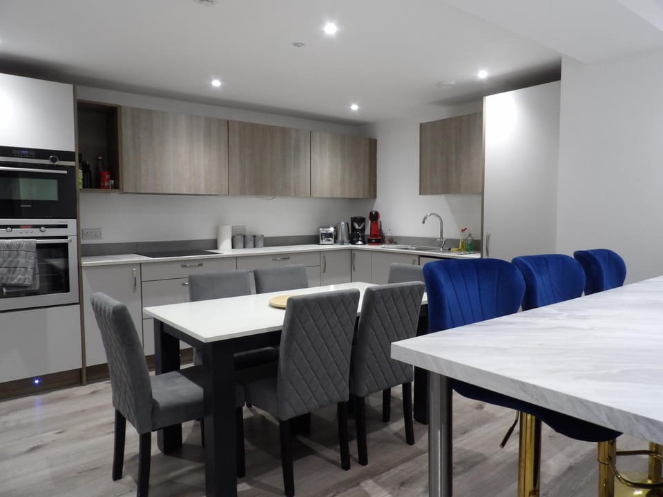 Montgomery LOVELY 3 BEDROOM APARTMENT WITH PRIVATE GARDEN IN EDINBURGH CITY CENTRE Apartment in Edinburgh