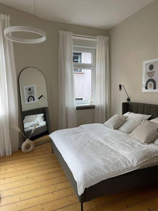 Bed, Photo of the whole room, Bedroom