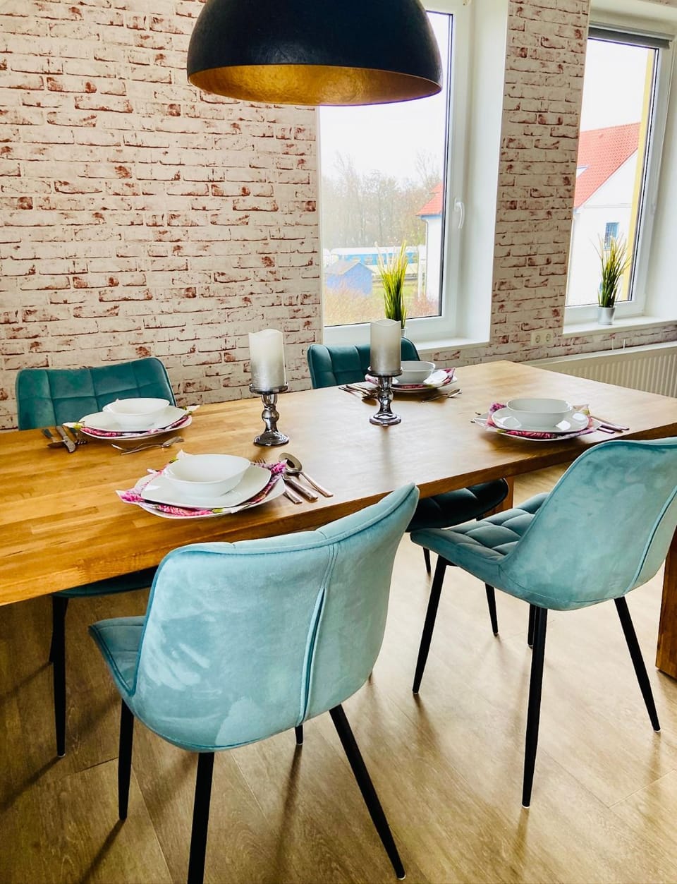 Seating area, Dining area