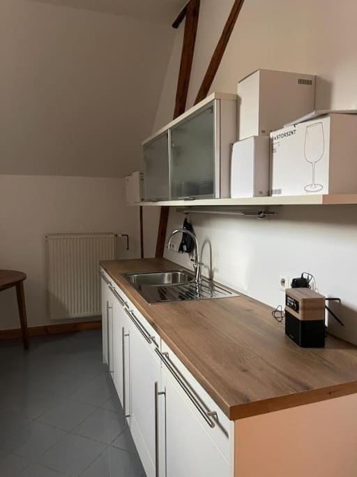 Kitchen or kitchenette, pet friendly, stove