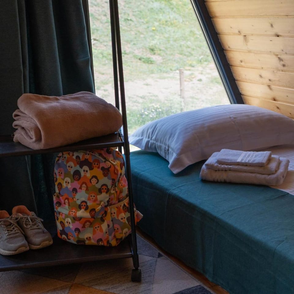 Bed, Bedroom, towels