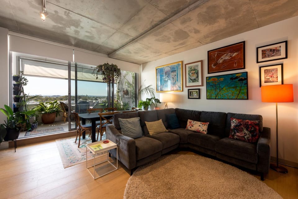 Brunswick Retreat! 5th floor 1-bed Unit w Parking Apartment in Melbourne