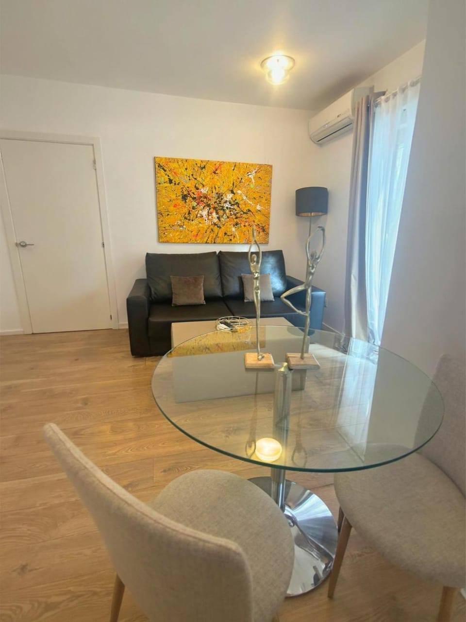 Seating area, Dining area
