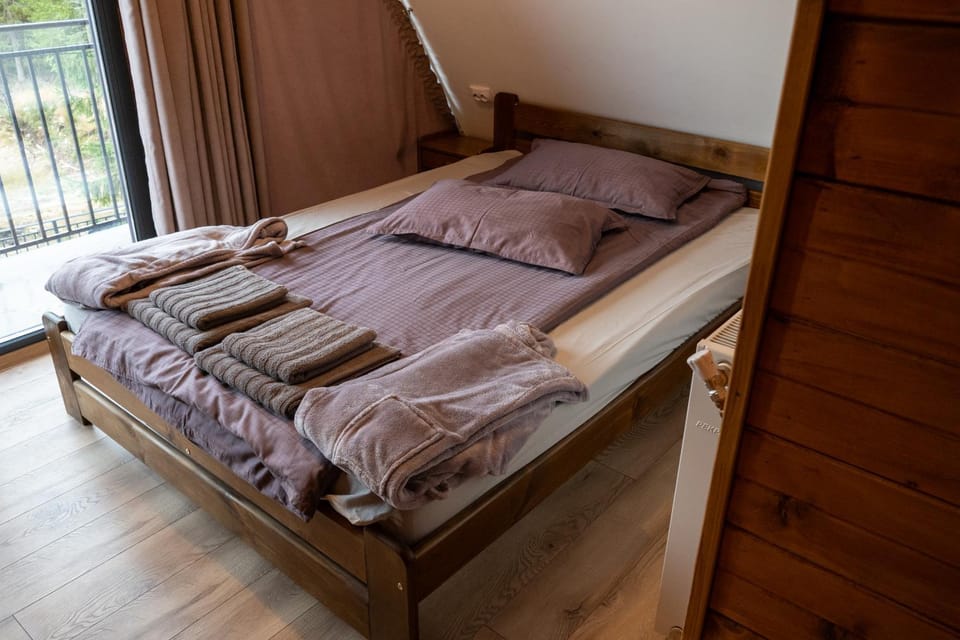 Bed, Photo of the whole room, Bedroom, towels