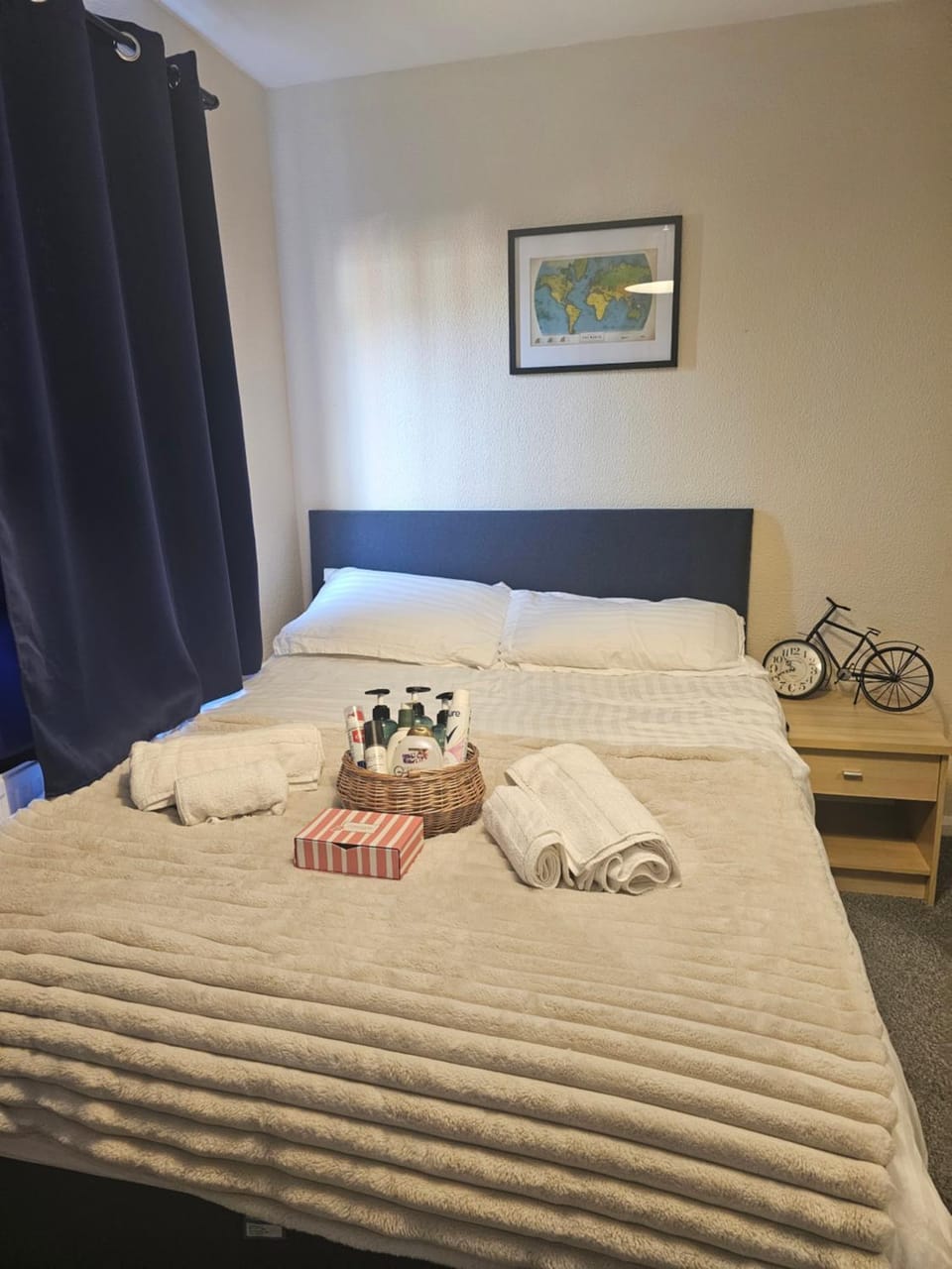 Double bedroom located close to Manchester Airport Vacation rental in England