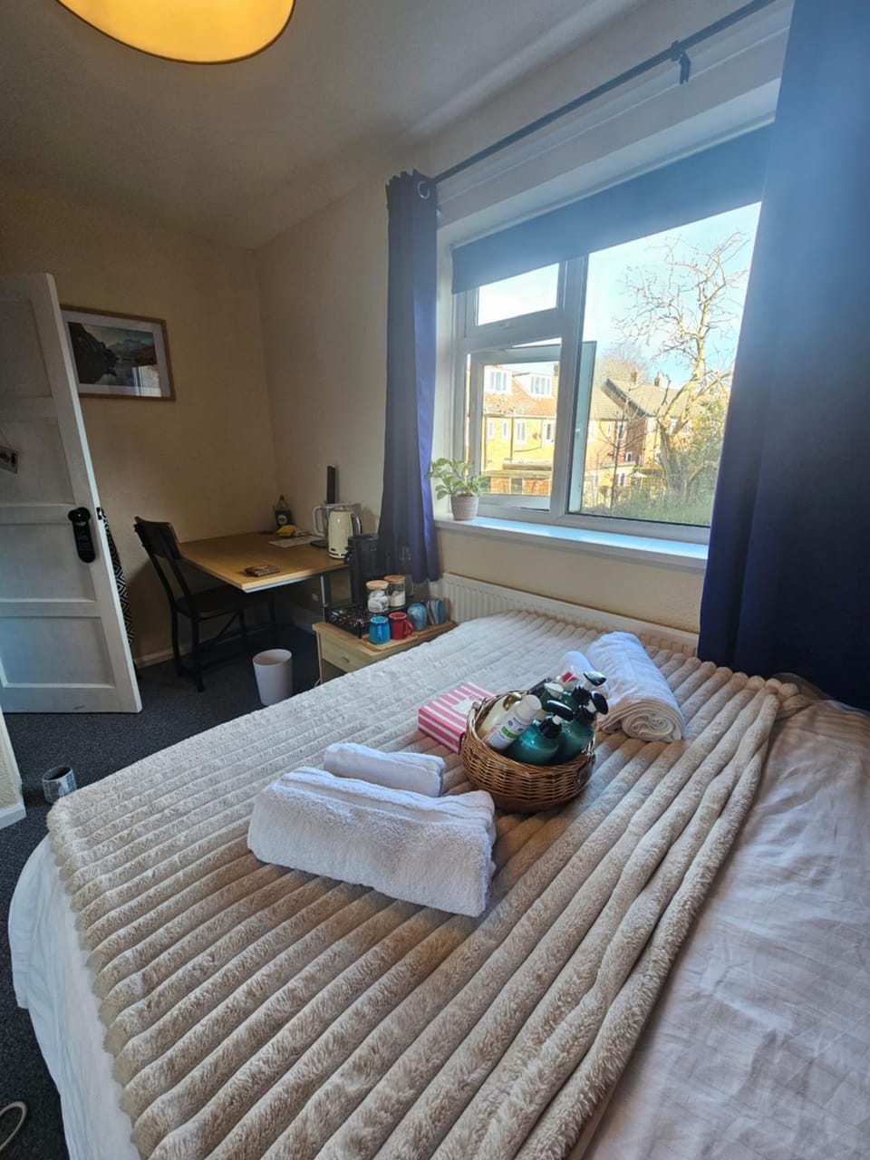 Double bedroom located close to Manchester Airport Vacation rental in England