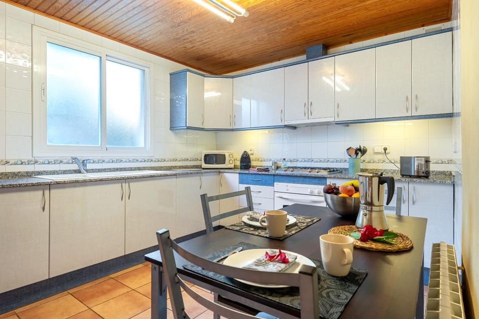 Kitchen or kitchenette, Food and drinks, Food