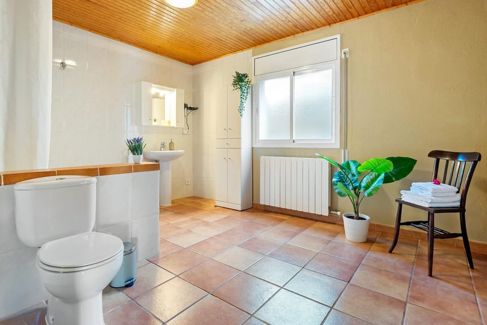 Bathroom, internet