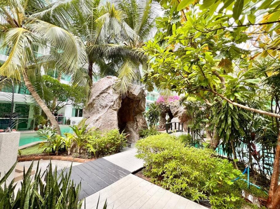 Garden, Swimming pool
