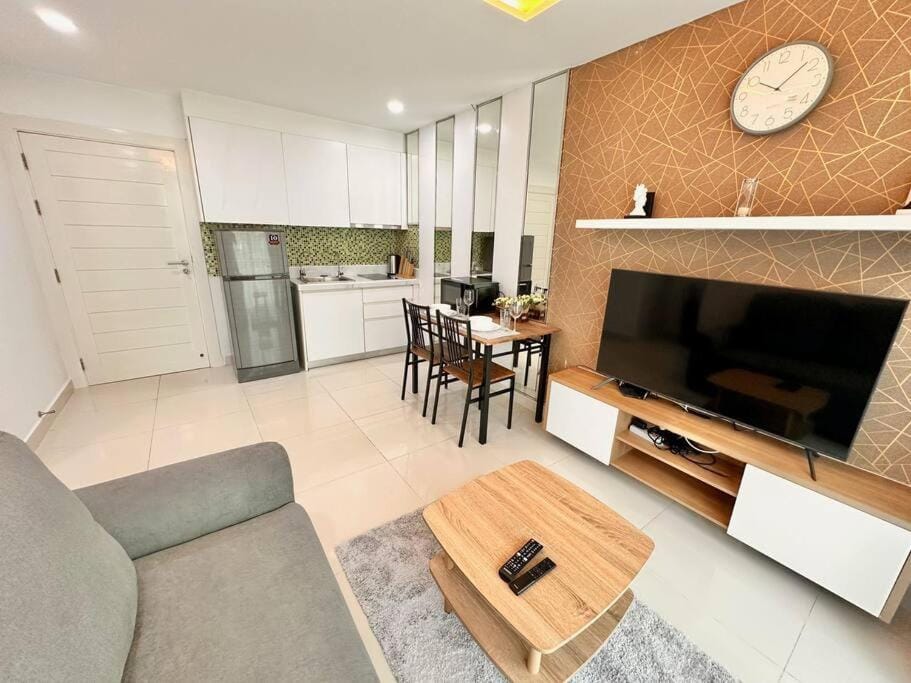 TV and multimedia, Kitchen or kitchenette, Living room