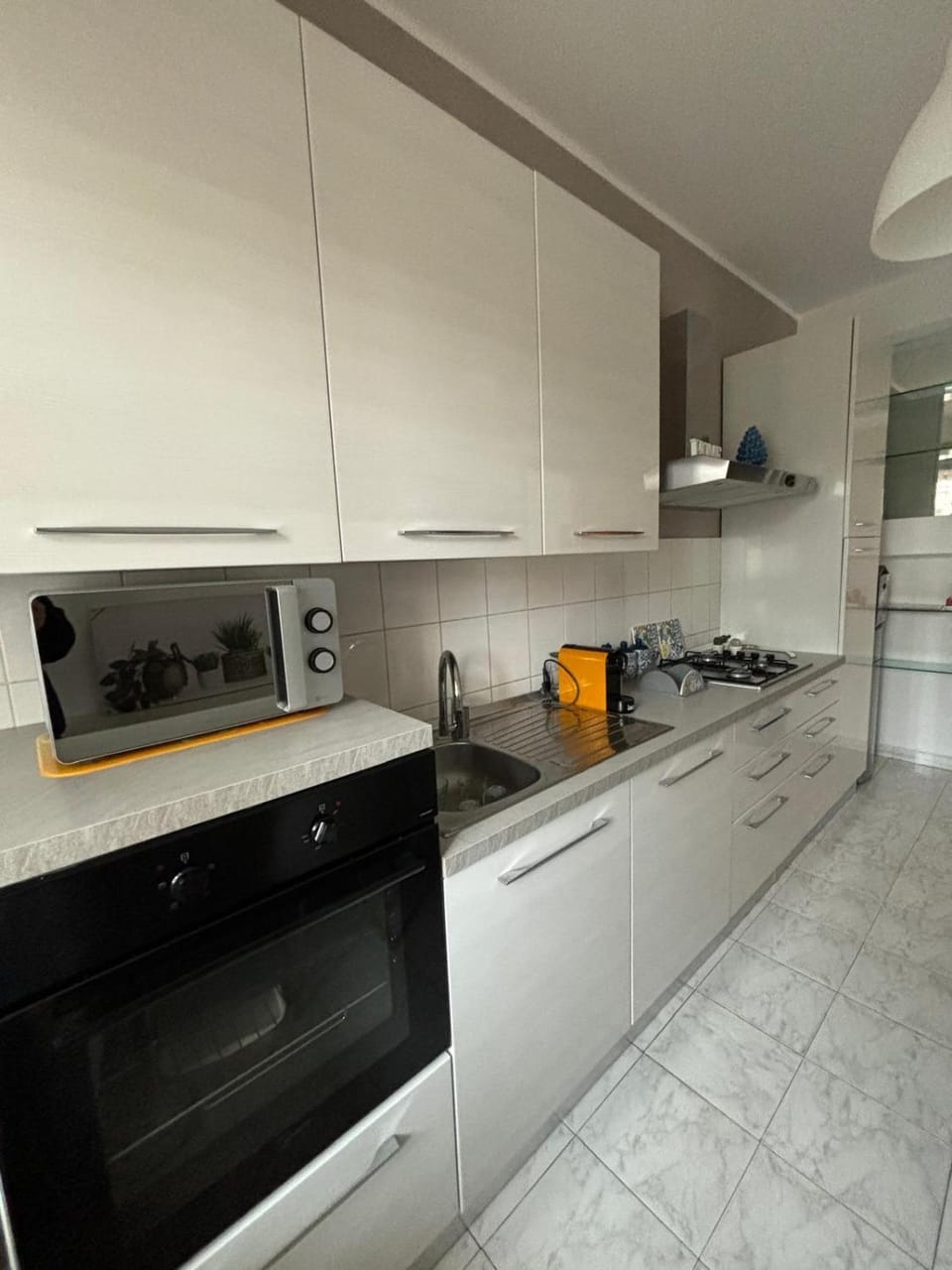 Bowling, Coffee/tea facilities, Decorative detail, dishwasher, microwave, oven, stove