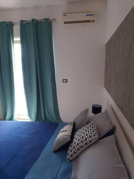 Bed, Bedroom, air conditioner