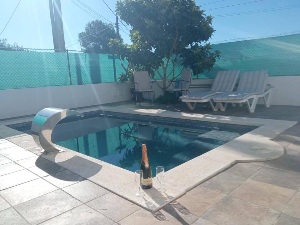 Swimming pool, Swimming pool