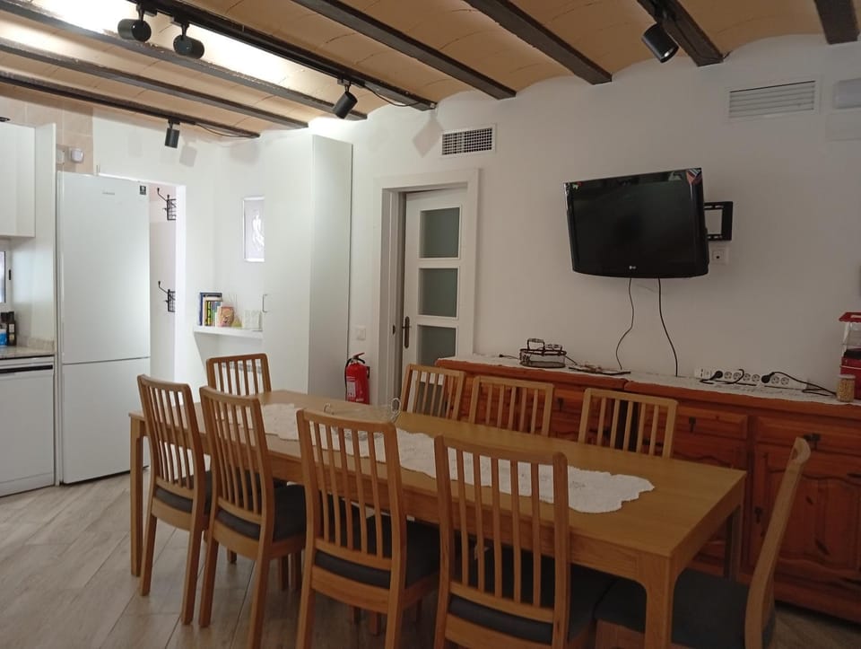 TV and multimedia, Kitchen or kitchenette, Dining area, oven, pet friendly, stove