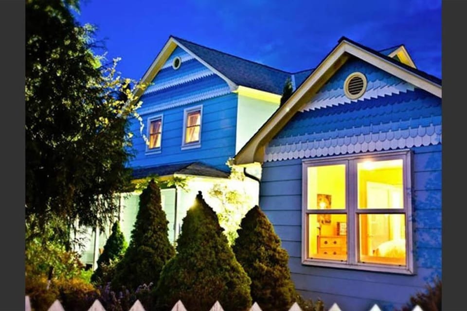 Bluemoon Vacation Rentals - Bluemoon House House in Ashland