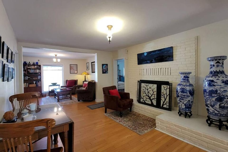 Bluemoon Vacation Rentals - Bluemoon House House in Ashland
